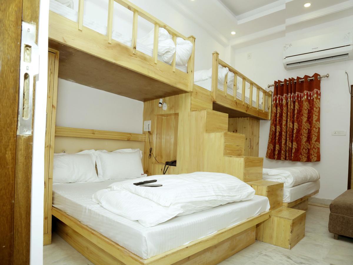 The Gold Inn - Paharganj Új-Delhi Kültér fotó
