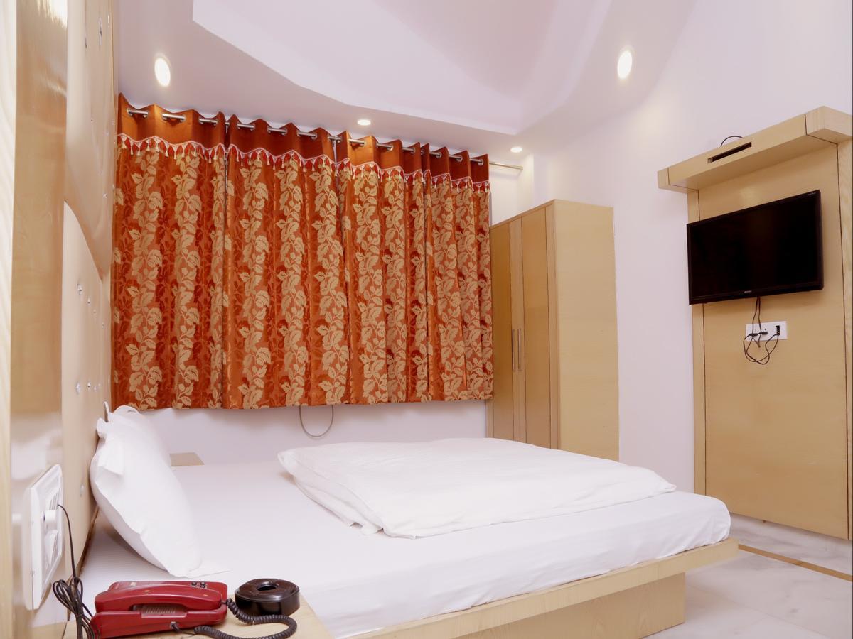 The Gold Inn - Paharganj Új-Delhi Kültér fotó
